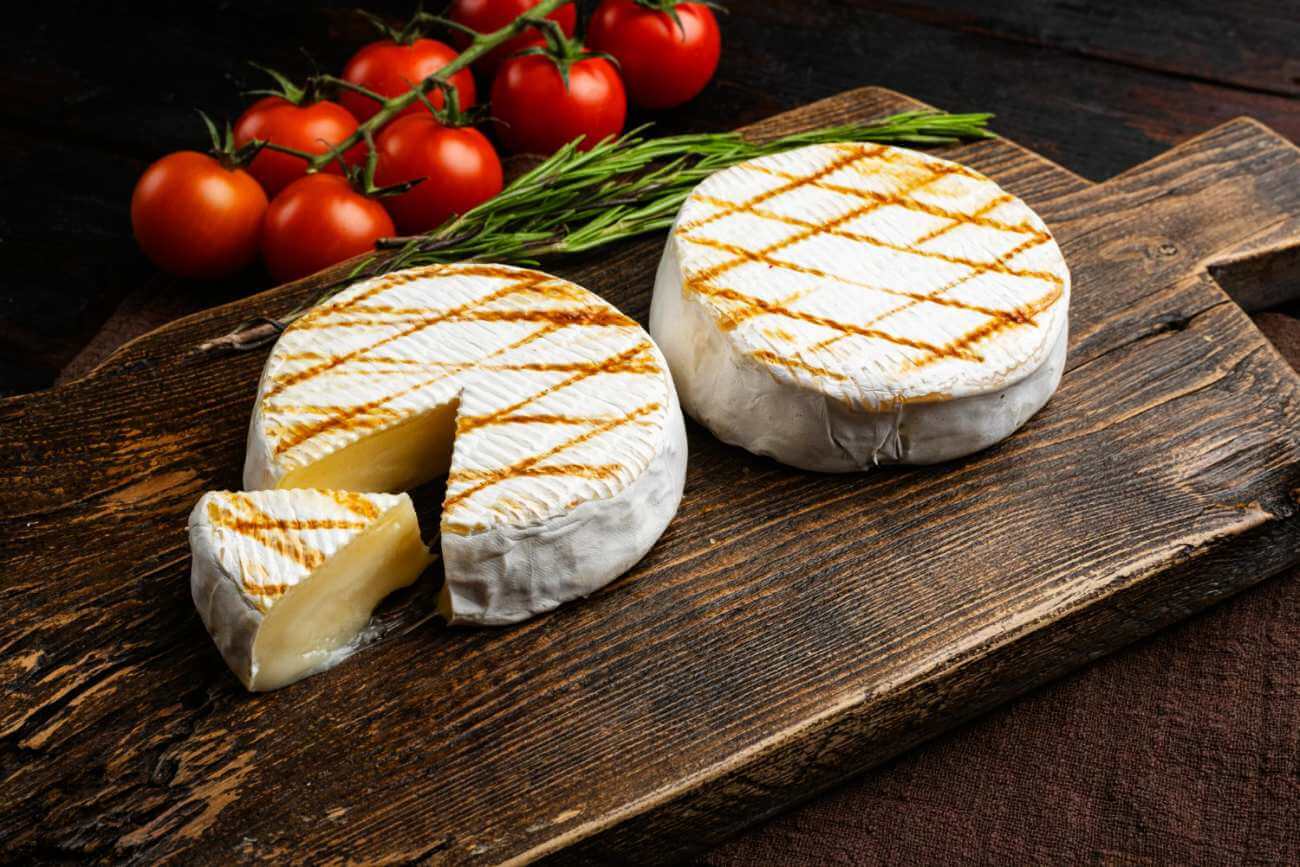 camembert z grilla